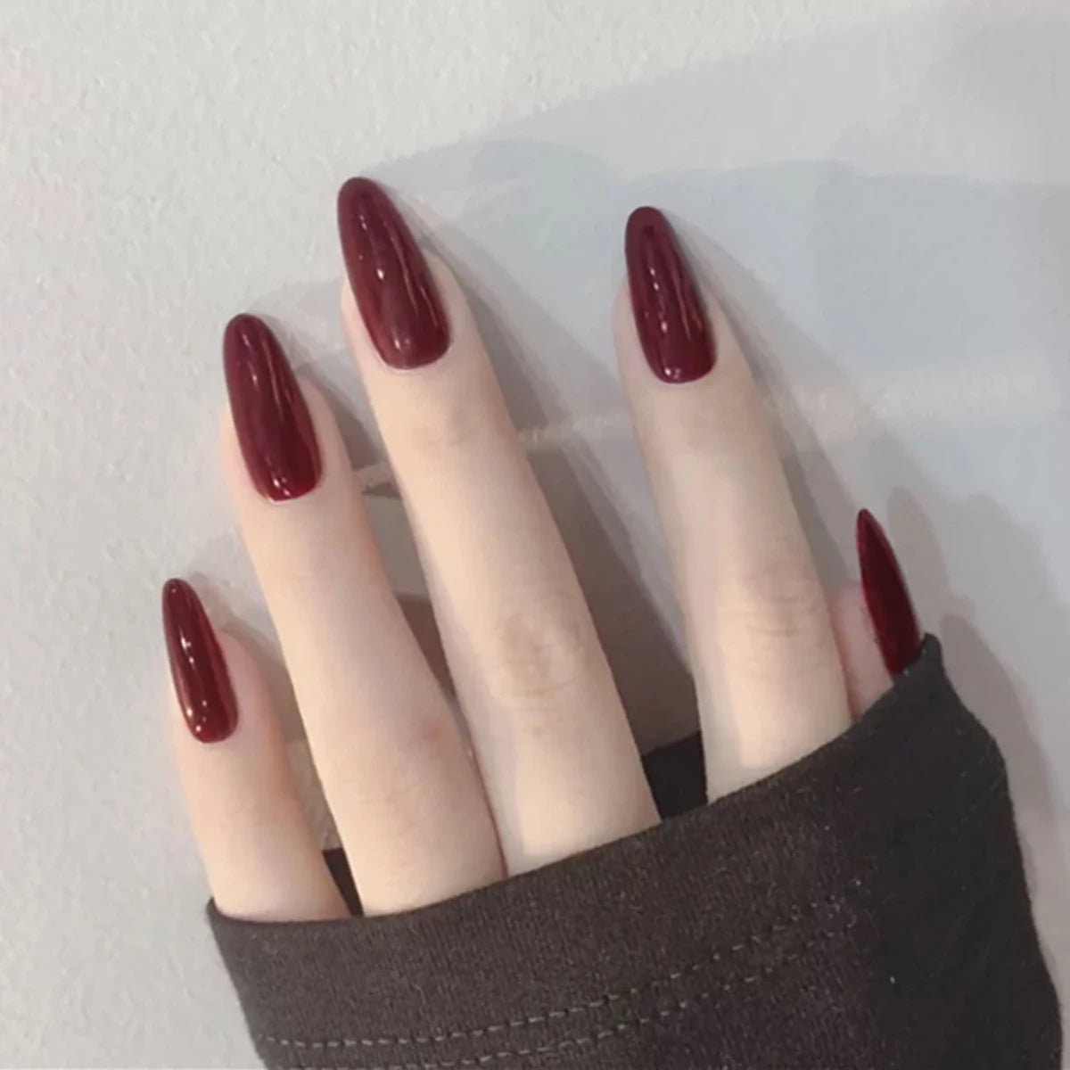 24pcs Vintage Burgundy Fake Nails Medium Length Almond Press On Round Head False Nails Art Decortaion Full Artificial Nail Tips